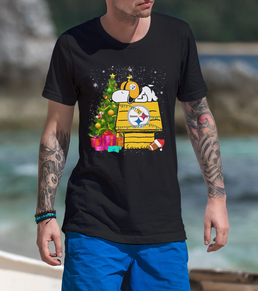 Pittsburgh Steelers Snoopy Christmas Peanuts Doghouse Football T-Shirt