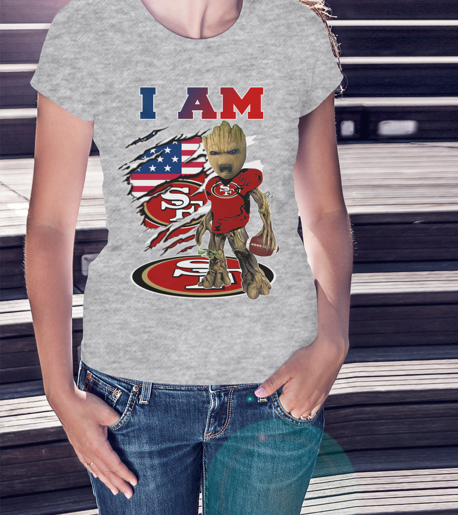I Am 49ers Groot Holding Football American Flag T-Shirt
