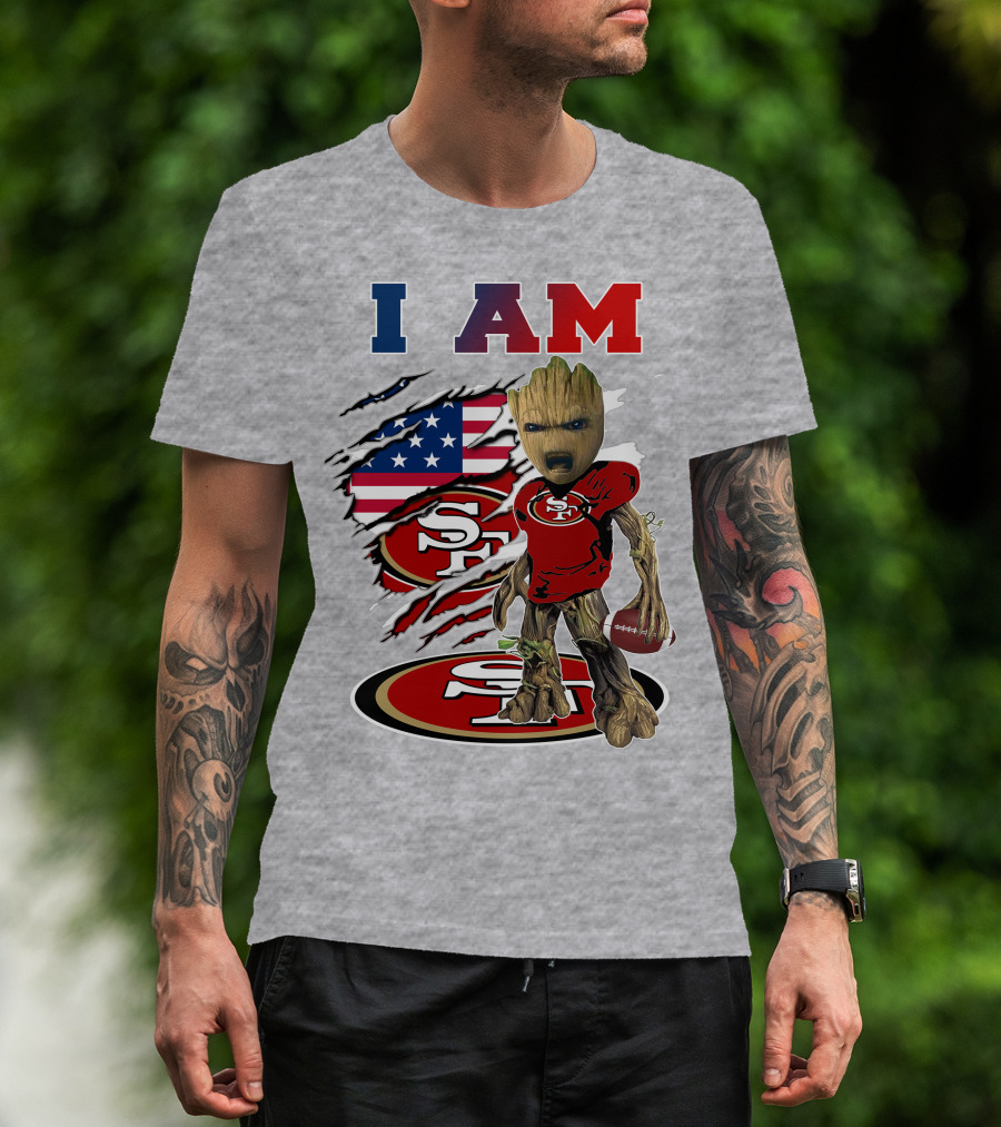 I Am 49ers Groot Holding Football American Flag T-Shirt