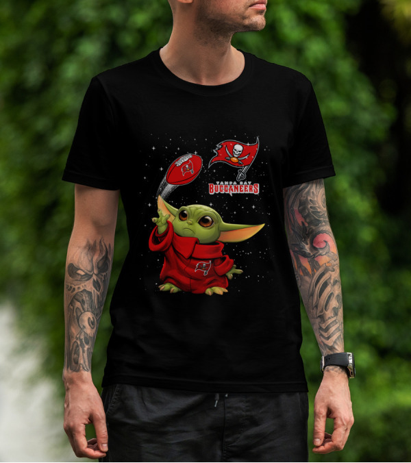 Baby Yoda Tampa Bay Buccaneers Football Fan T-Shirt