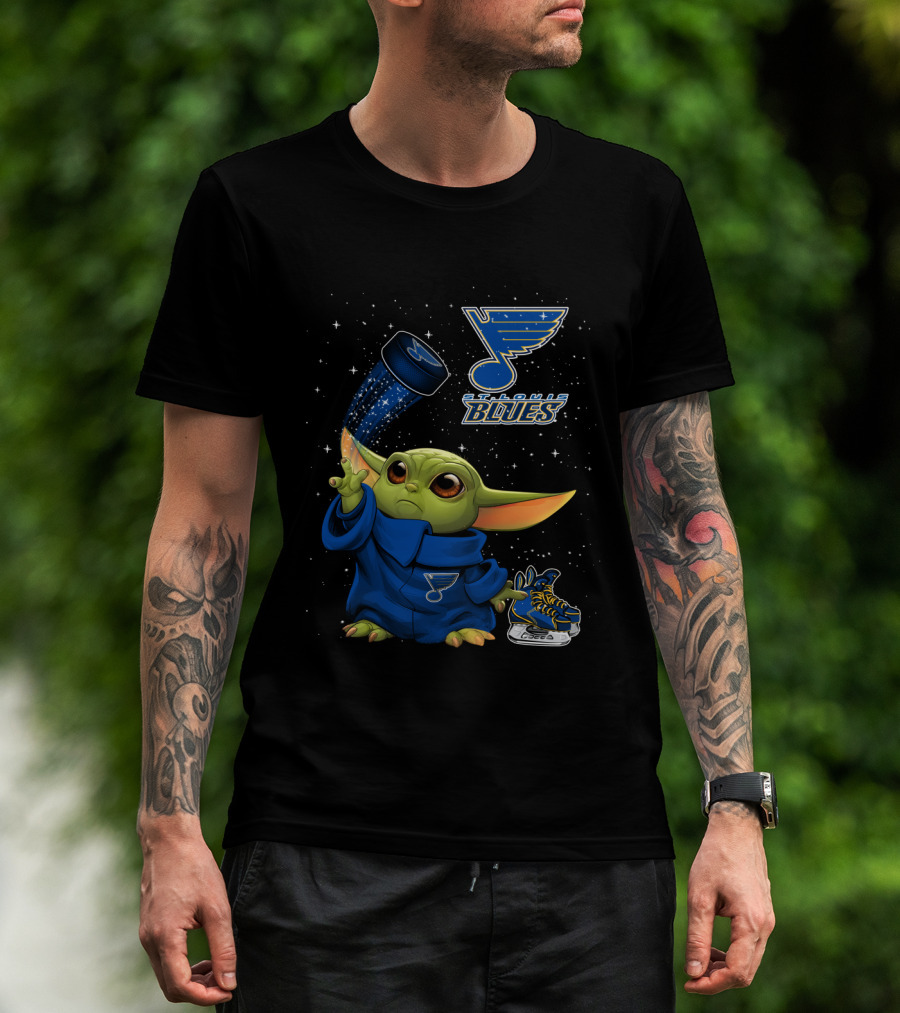 St Louis Blues Baby Yoda Holding Hockey Puck With Logo And Skates T-Shirt