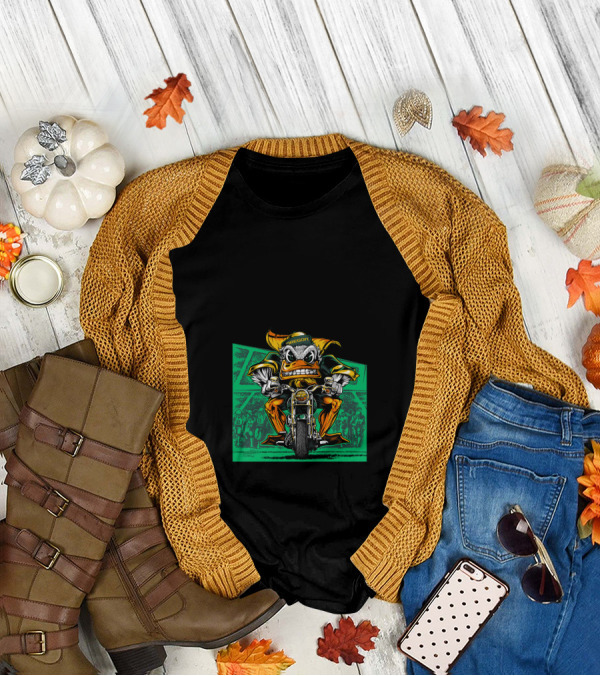 Oregon Duck Riding Motorcycle Bold 2007 Retro Style T-Shirt