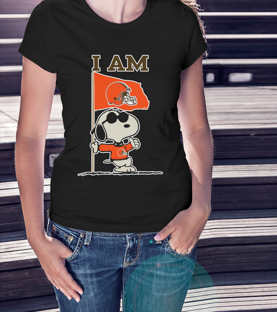 I Am Cleveland Browns Snoopy Football Flag T-Shirt