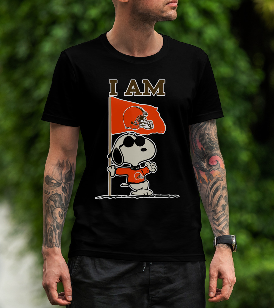 I Am Cleveland Browns Snoopy Football Flag T-Shirt