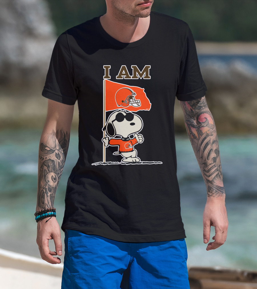 I Am Cleveland Browns Snoopy Football Flag T-Shirt