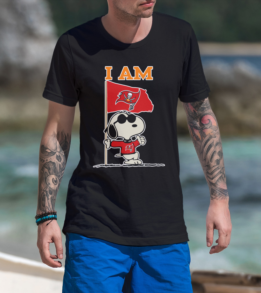 I Am Tampa Bay Buccaneers Snoopy Flag Nfl Football Fan T-Shirt