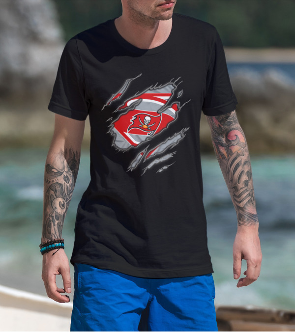 Tampa Bay Buccaneers Superman Logo Rip T-Shirt