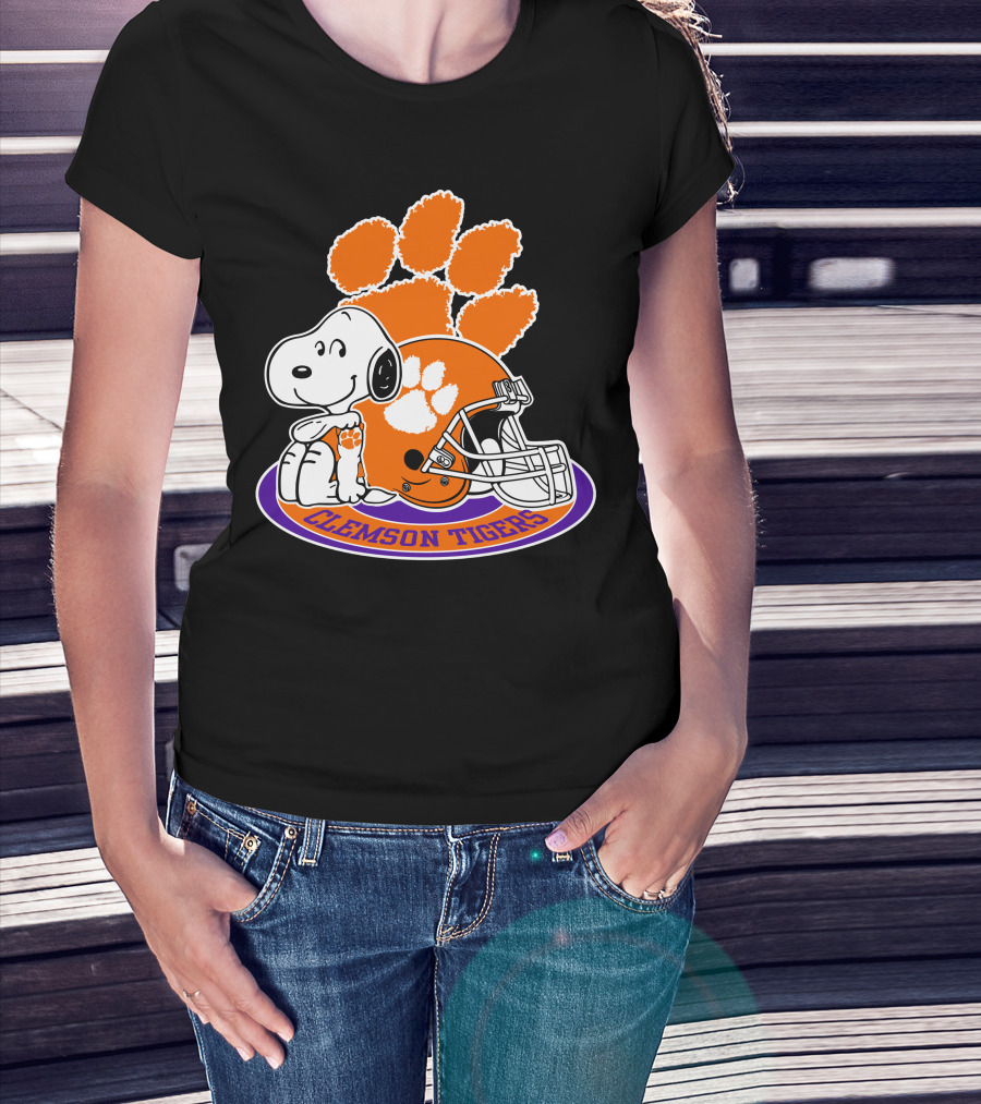 Clemson Tigers Snoopy Paw Print Helmet T-Shirt