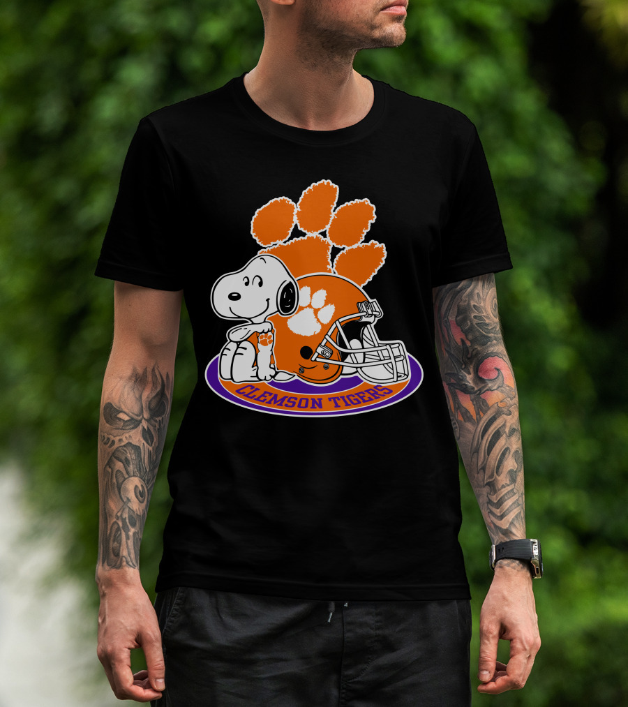 Clemson Tigers Snoopy Paw Print Helmet T-Shirt