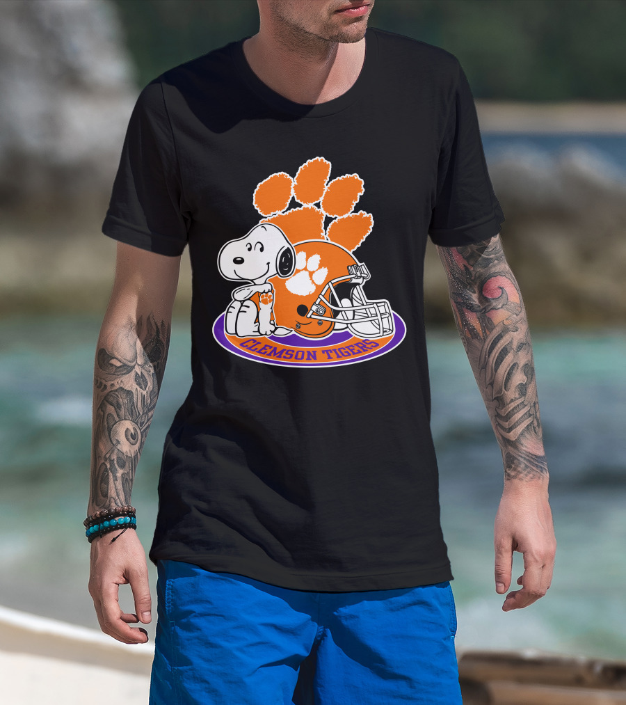 Clemson Tigers Snoopy Paw Print Helmet T-Shirt