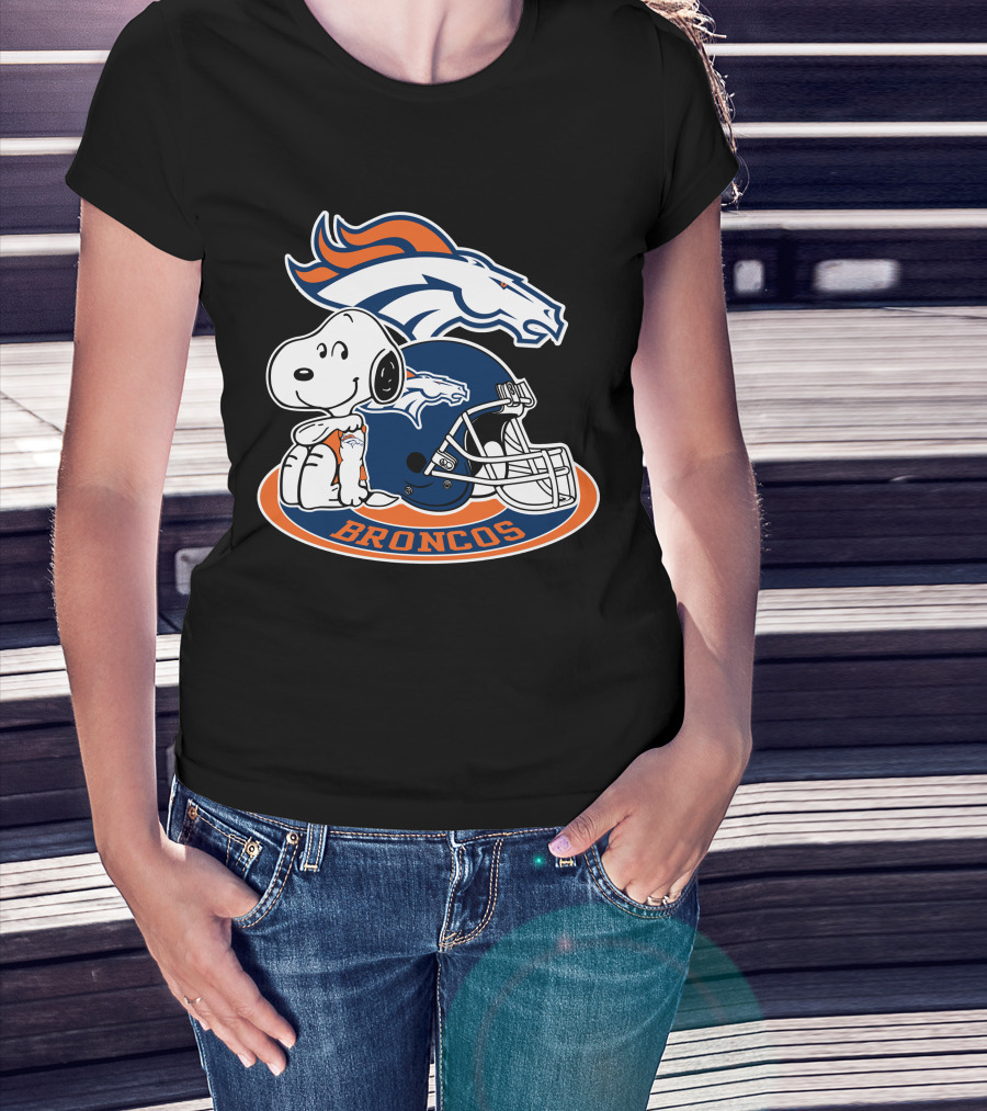 Denver Broncos Snoopy With Broncos Helmet T-Shirt
