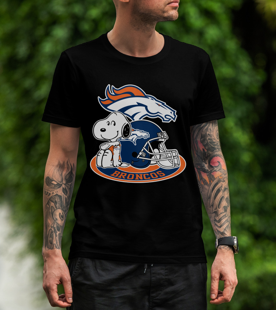 Denver Broncos Snoopy With Broncos Helmet T-Shirt