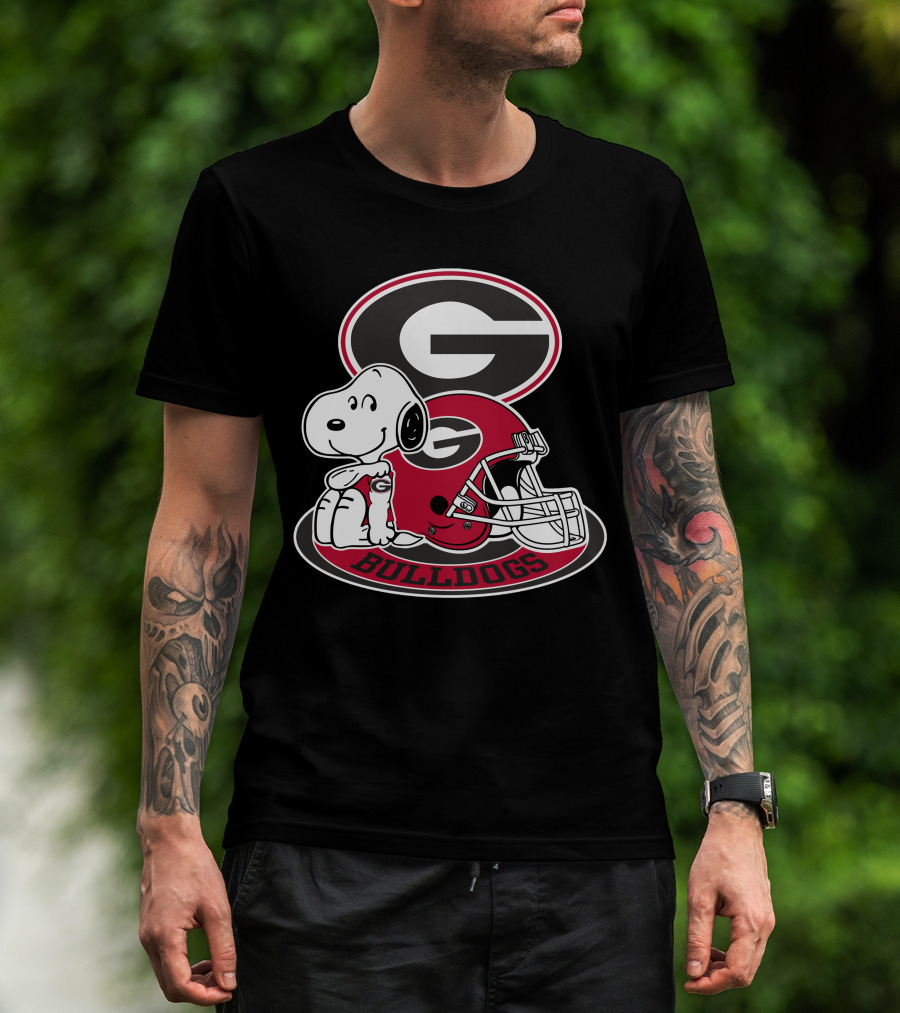 Georgia Bulldogs Snoopy Football Helmet T-Shirt