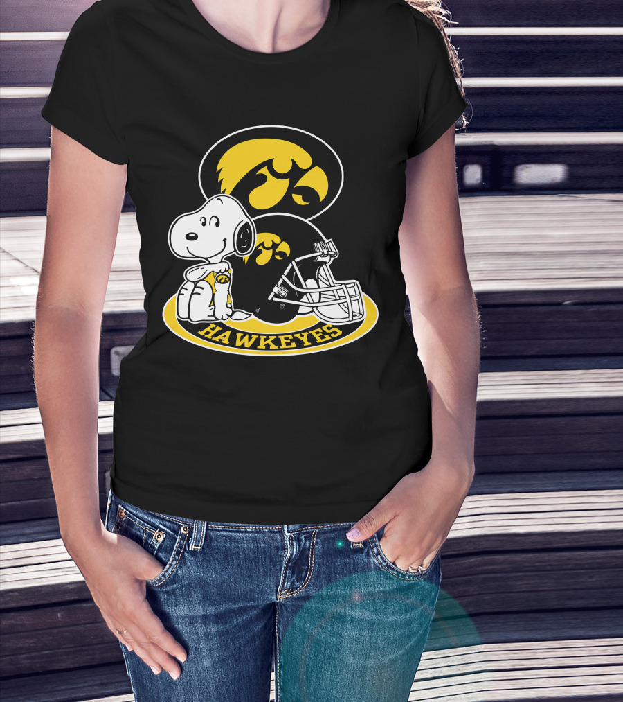Snoopy Iowa Hawkeyes Helmet Fan T-Shirt