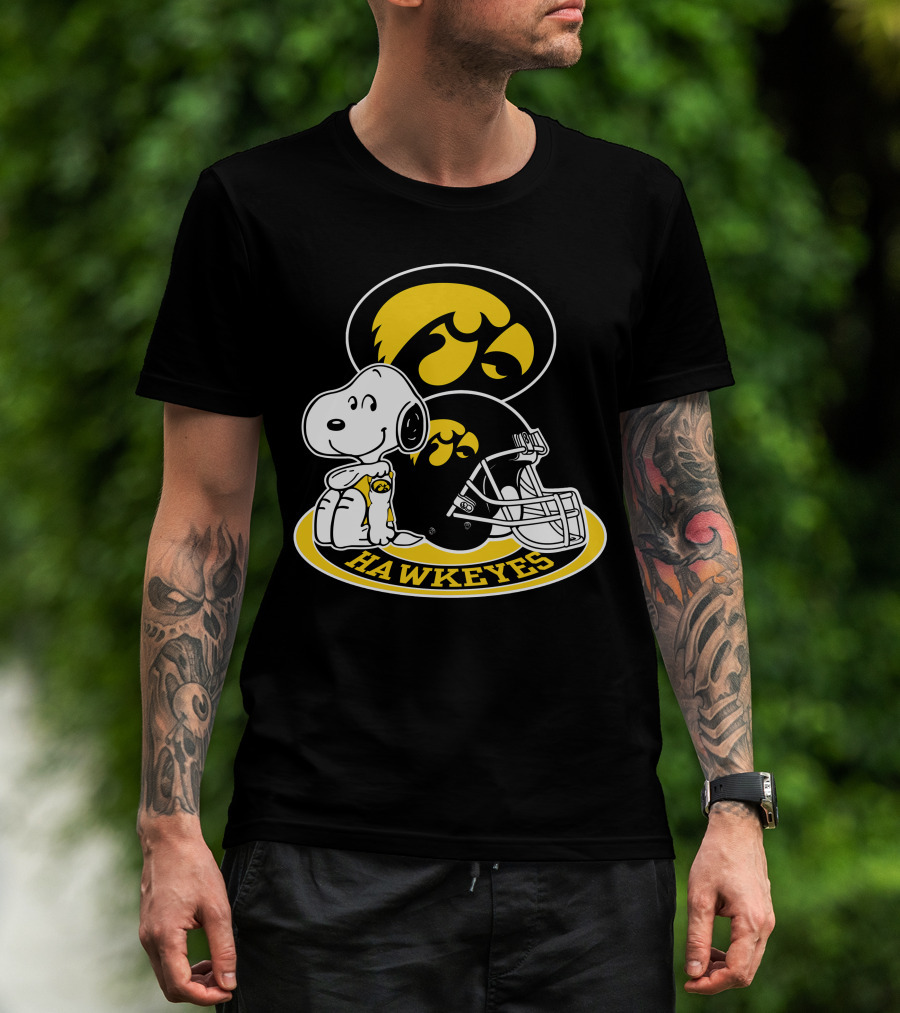 Snoopy Iowa Hawkeyes Helmet Fan T-Shirt