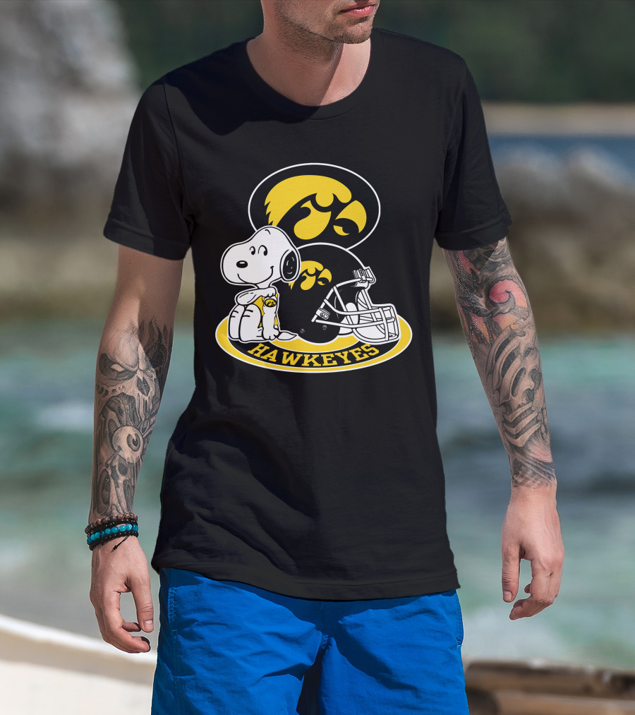 Snoopy Iowa Hawkeyes Helmet Fan T-Shirt