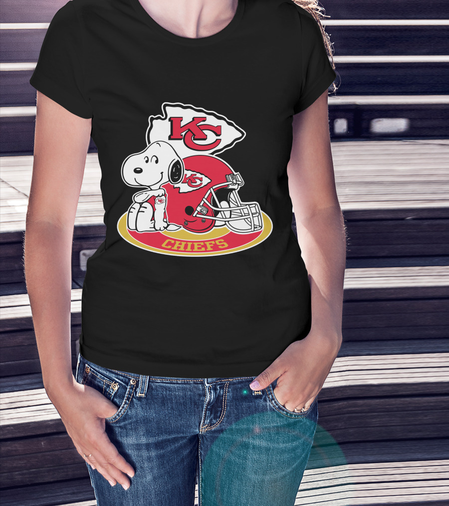 Kansas City Chiefs Snoopy Kc Arrowhead Helmet T-Shirt