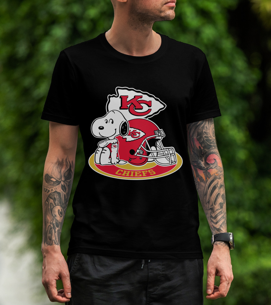 Kansas City Chiefs Snoopy Kc Arrowhead Helmet T-Shirt