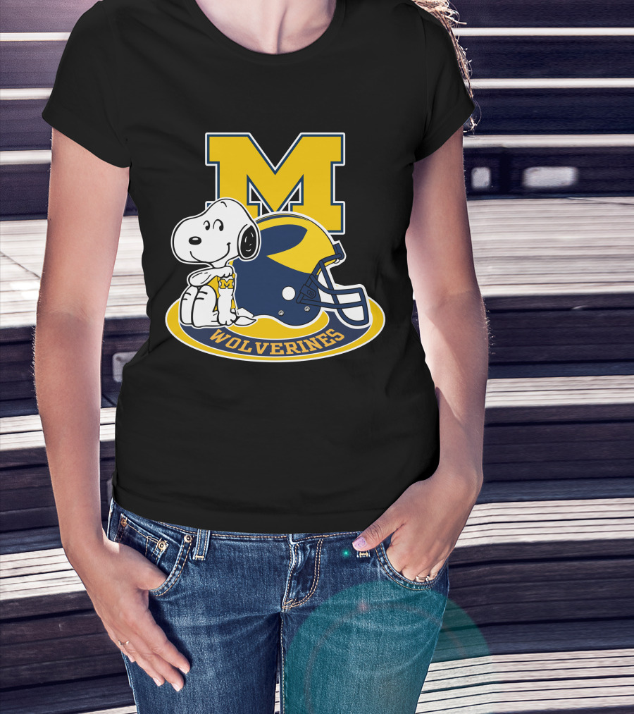 Michigan Wolverines Snoopy M Helmet T-Shirt