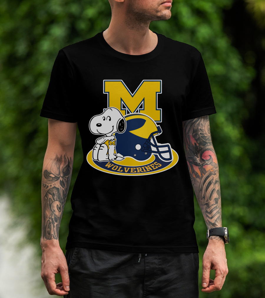 Michigan Wolverines Snoopy M Helmet T-Shirt