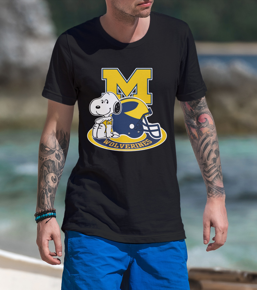 Michigan Wolverines Snoopy M Helmet T-Shirt