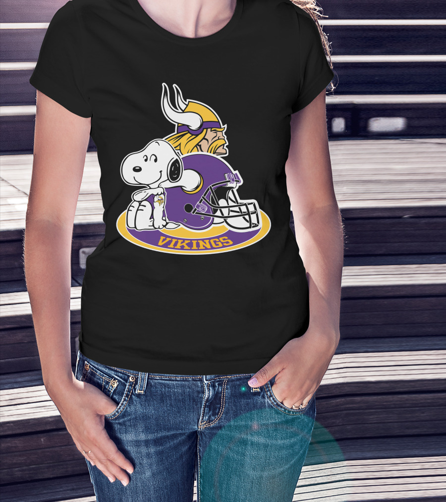Minnesota Vikings Snoopy Helmet Vikings T-Shirt