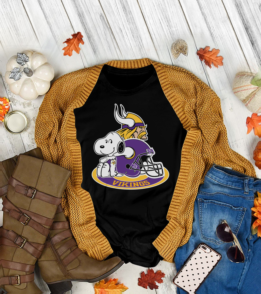 Minnesota Vikings Snoopy Helmet Vikings T-Shirt