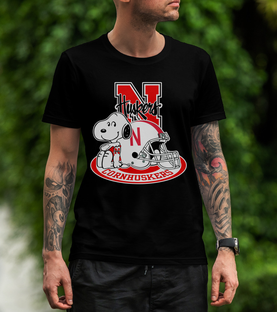 Huskers Nebraska Cornhuskers Snoopy With Helmet T-Shirt