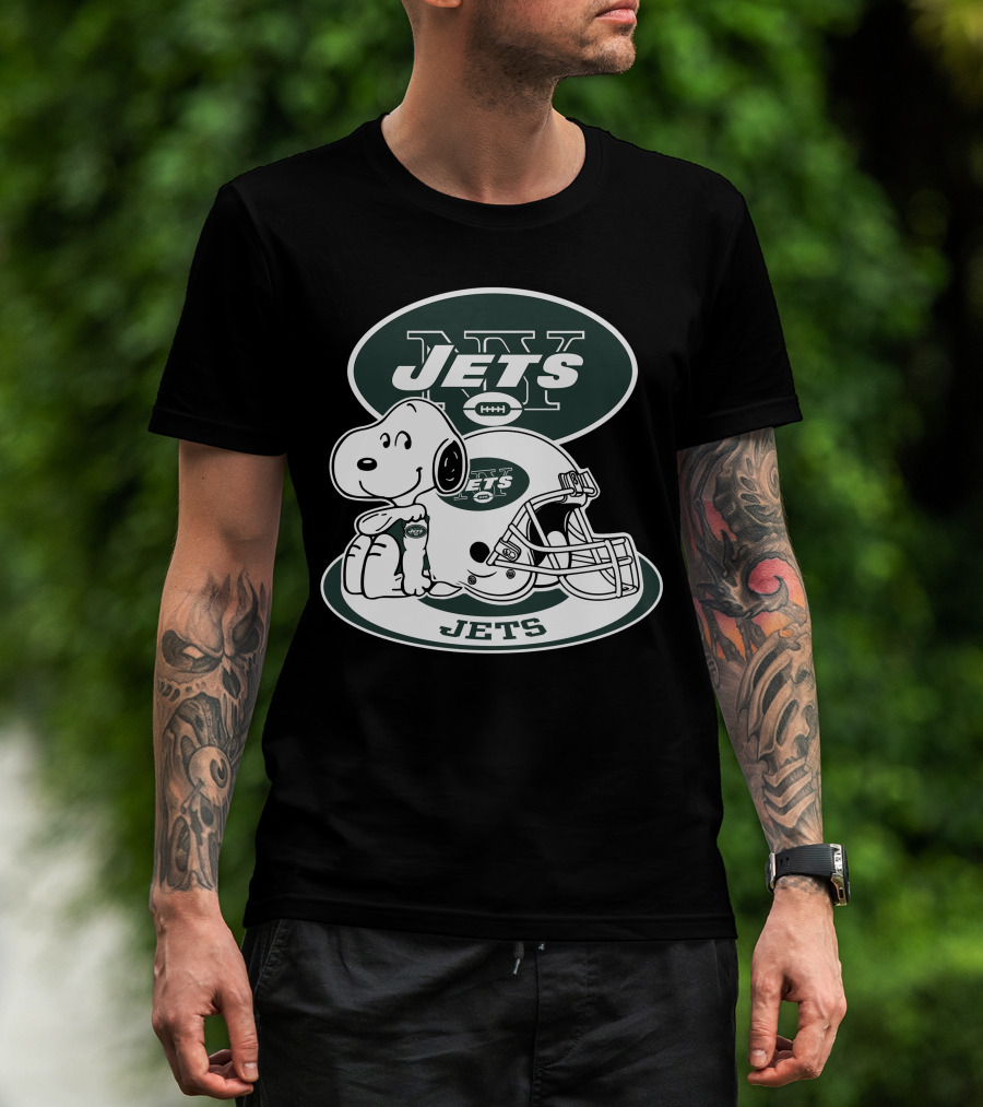 New York Jets Snoopy Football Helmet T-Shirt
