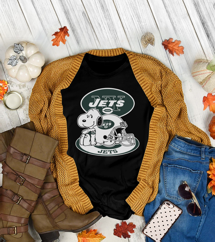 New York Jets Snoopy Football Helmet T-Shirt