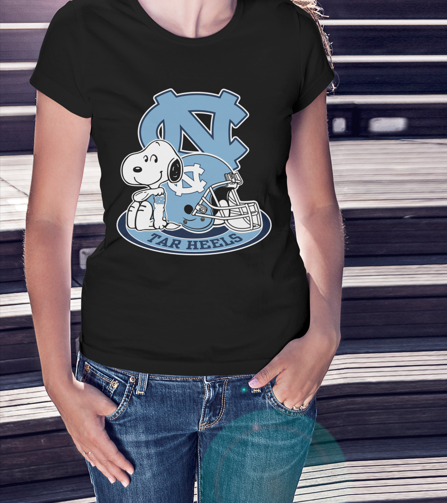 North Carolina Tar Heels Snoopy Football Helmet T-Shirt