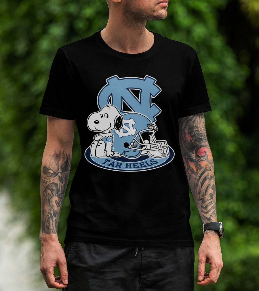 North Carolina Tar Heels Snoopy Football Helmet T-Shirt