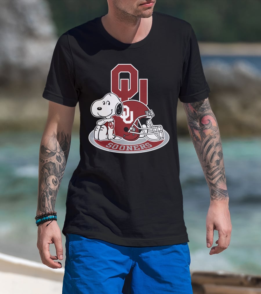 Oklahoma Sooners Snoopy Ou Helmet T-Shirt