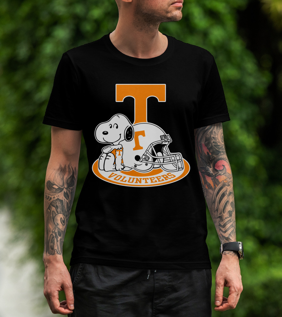 Snoopy Tennessee Volunteers Football Helmet T-Shirt