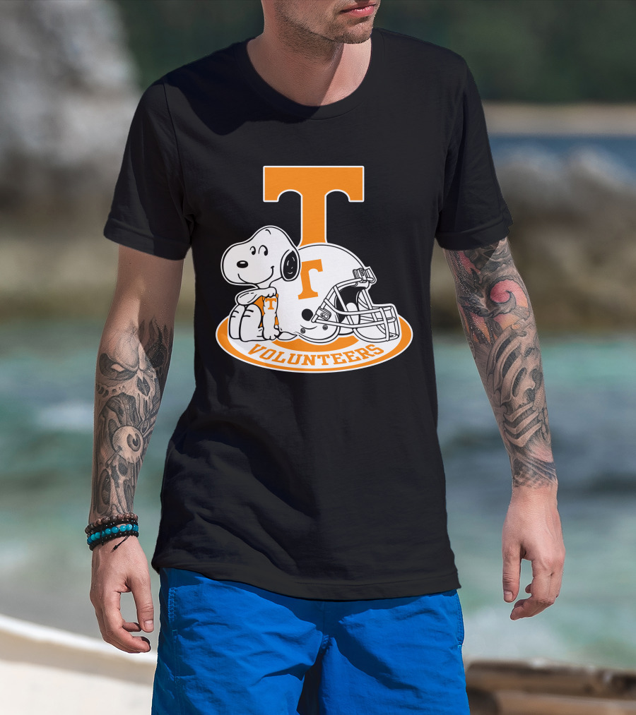 Snoopy Tennessee Volunteers Football Helmet T-Shirt