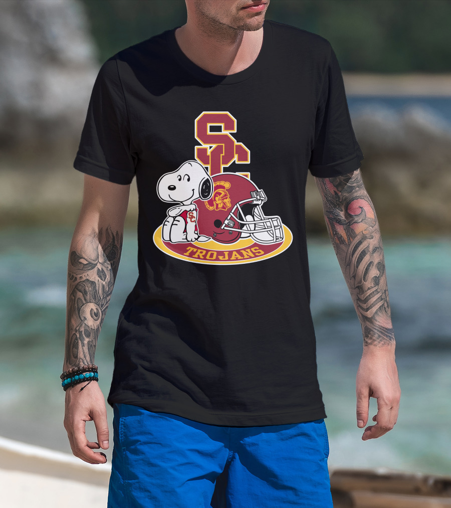 Usc Trojans Snoopy Football Helmet T-Shirt