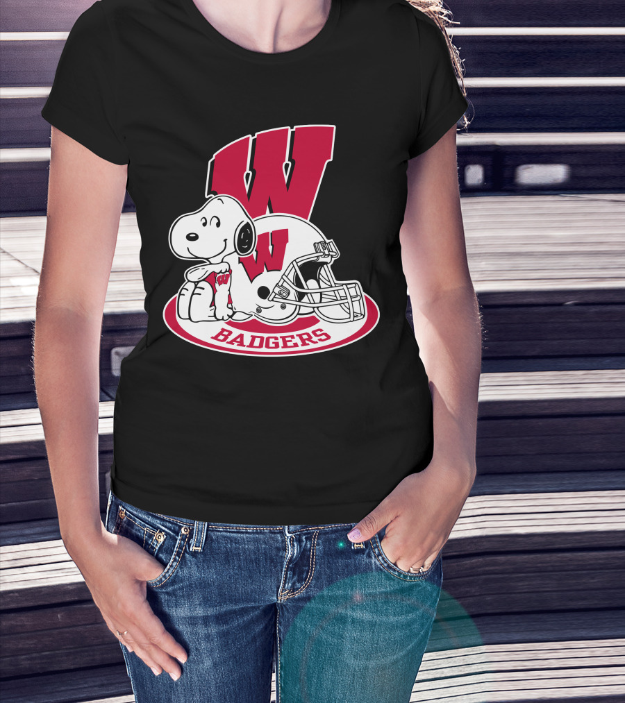 Wisconsin Badgers Snoopy Football Helmet T-Shirt