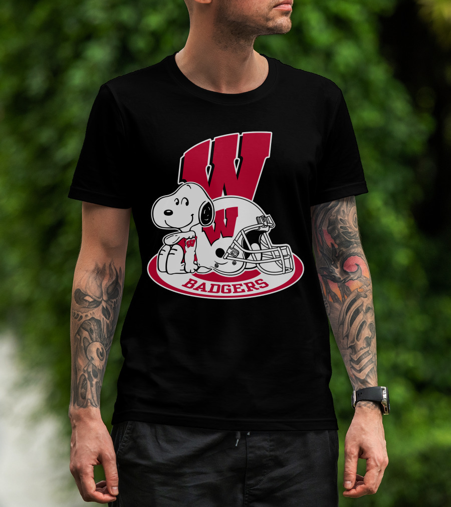 Wisconsin Badgers Snoopy Football Helmet T-Shirt