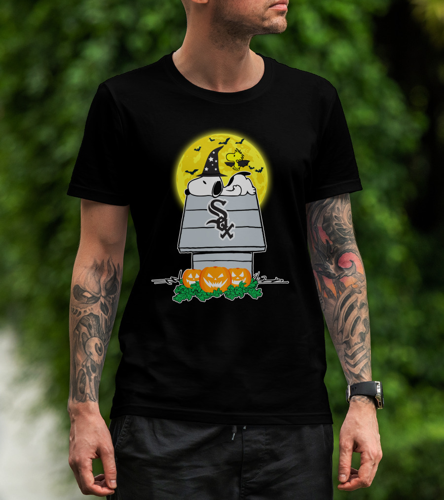 Chicago White Sox Snoopy Halloween Moon Pumpkins Woodstock House T-Shirt