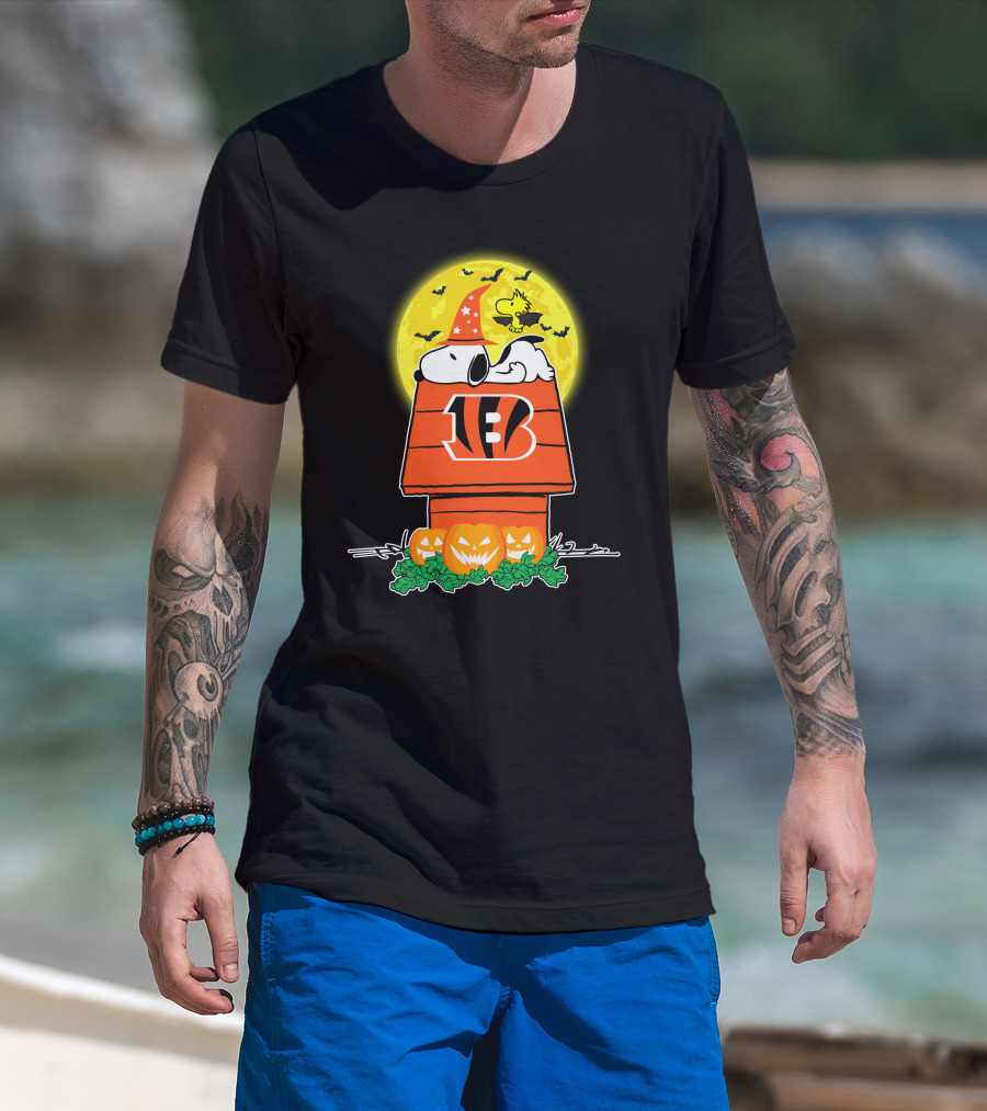 Cincinnati Bengals Snoopy And Woodstock Halloween Moon With Pumpkins And Witch Hat T-Shirt
