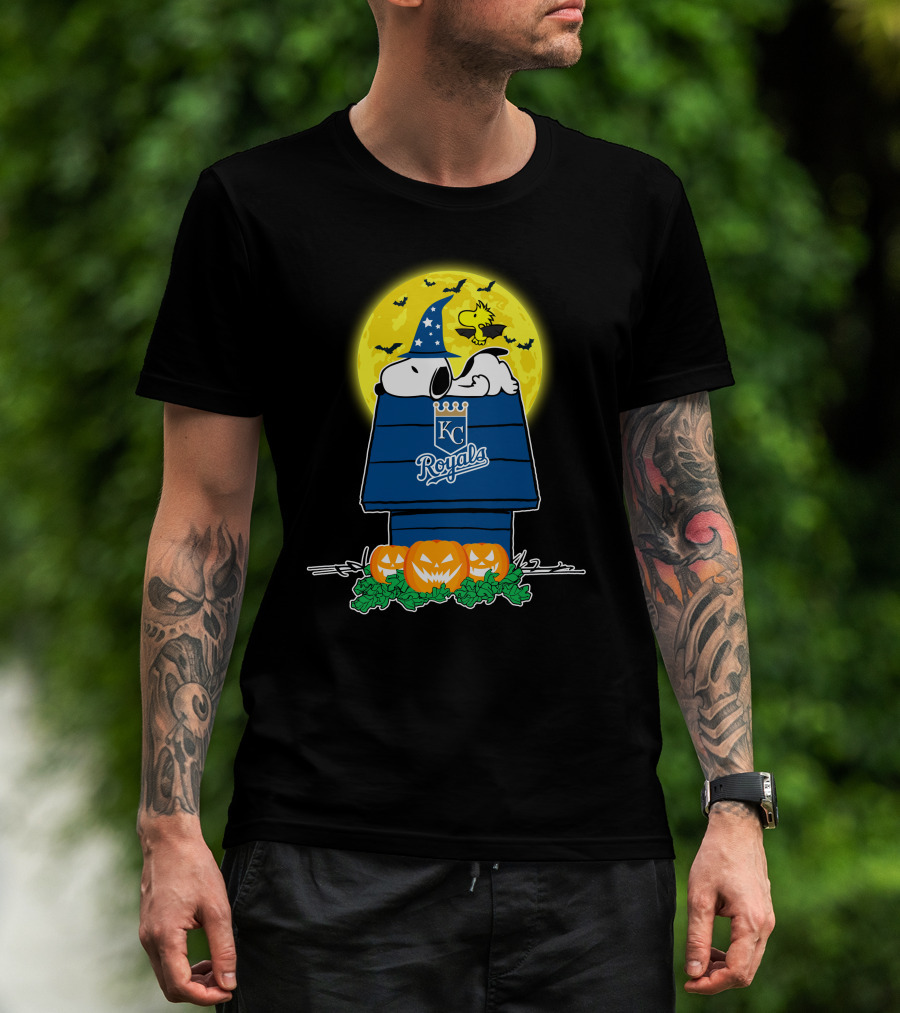 Kansas City Royals Halloween Snoopy Peanuts Moon Pumpkins T-Shirt