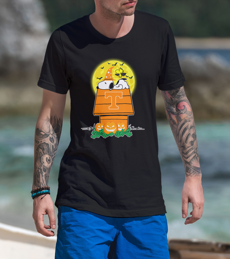 Tennessee Volunteers Snoopy Halloween Moon Pumpkins Woodstock House T-Shirt