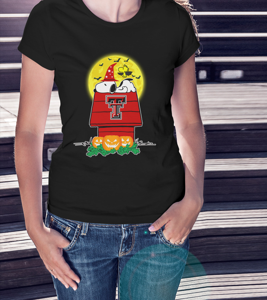 Texas Tech Red Raiders Snoopy Halloween Peanuts Doghouse Jack-O'-Lanterns Moon Woodstock Bats T-Shirt
