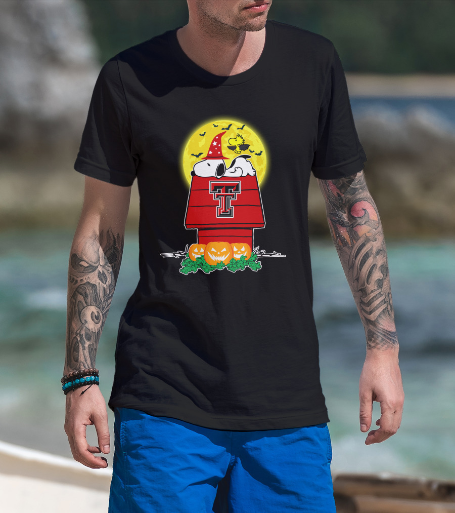 Texas Tech Red Raiders Snoopy Halloween Peanuts Doghouse Jack-O'-Lanterns Moon Woodstock Bats T-Shirt