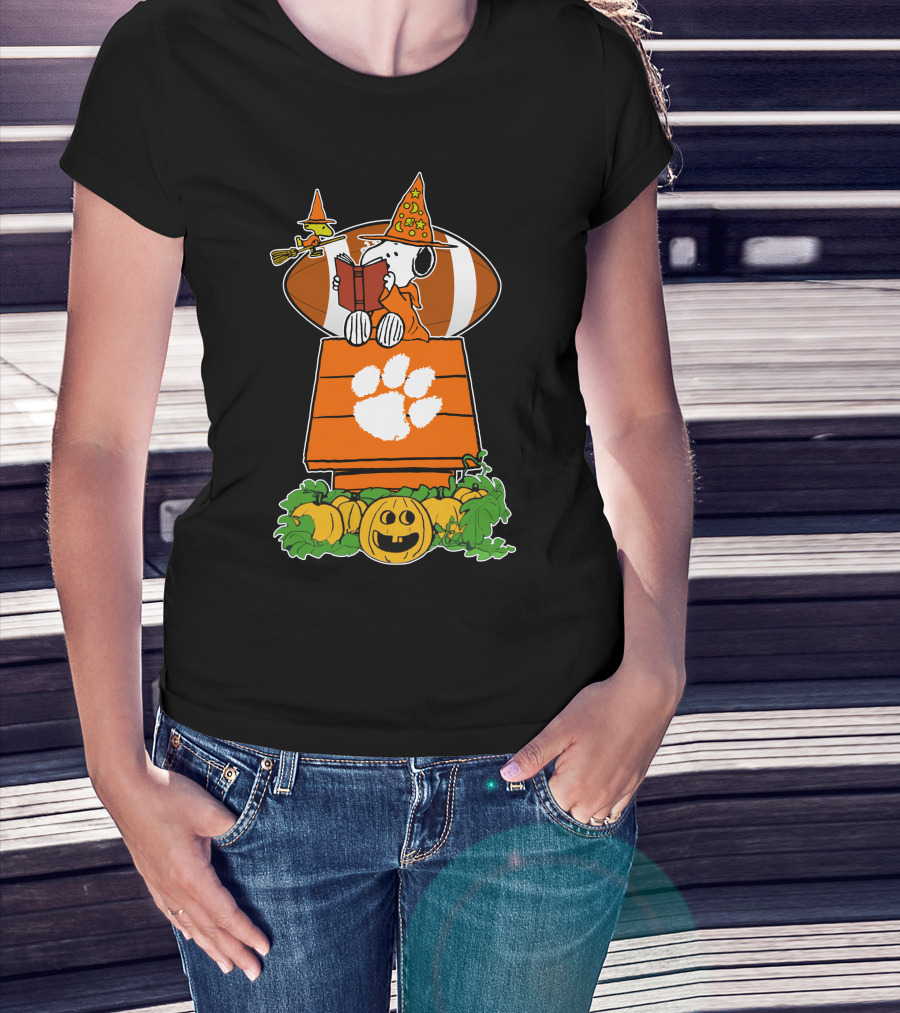 Clemson Tigers Halloween Snoopy Peanuts Football Pumpkin House T-Shirt