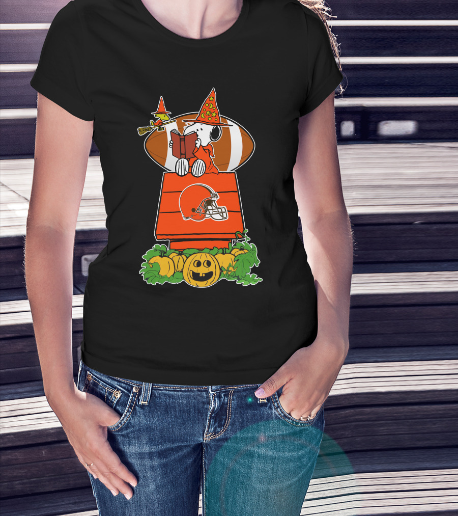Cleveland Browns Halloween Snoopy Pumpkin Football Scene T-Shirt