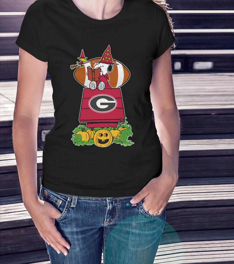 Georgia Bulldogs Snoopy Halloween Witch Doghouse Football T-Shirt