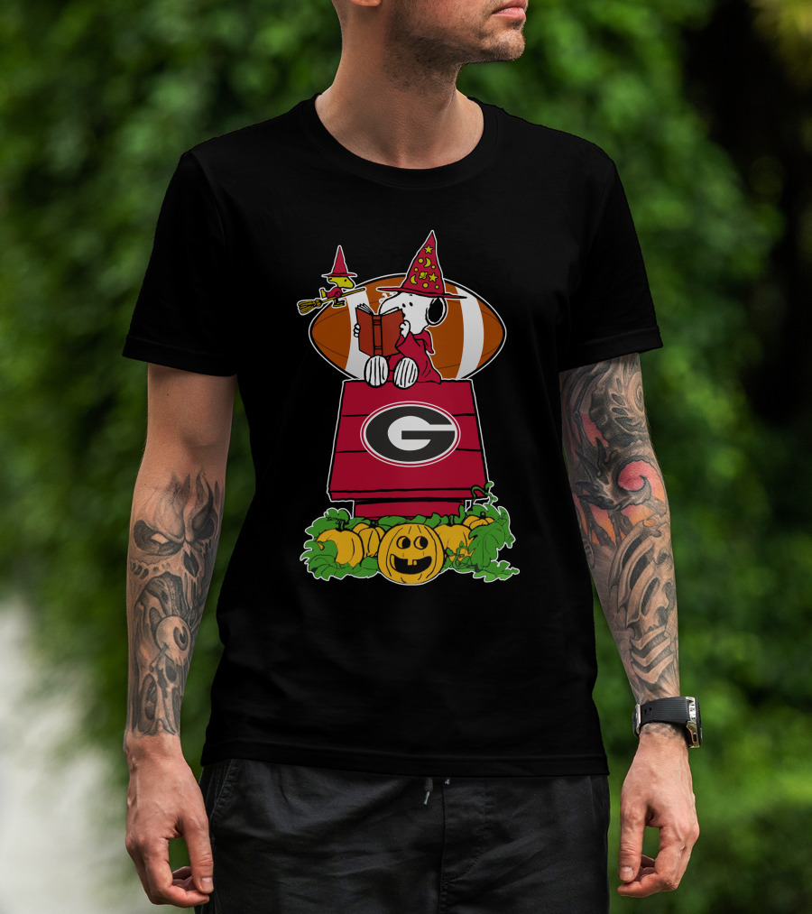 Georgia Bulldogs Snoopy Halloween Witch Doghouse Football T-Shirt