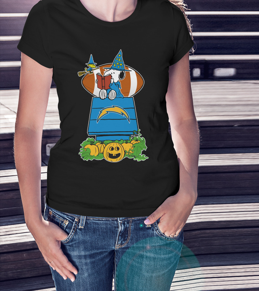 Los Angeles Chargers Snoopy Halloween Witch Reading Football Pumpkin T-Shirt