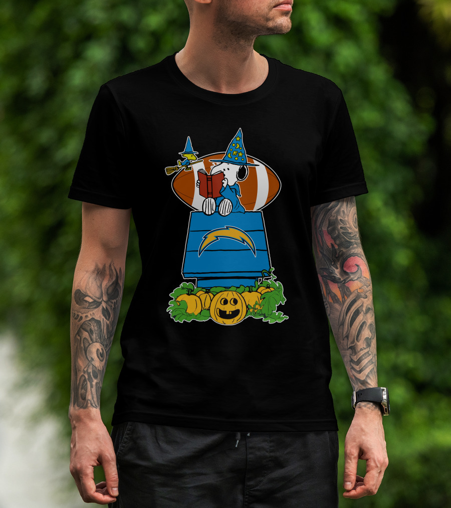 Los Angeles Chargers Snoopy Halloween Witch Reading Football Pumpkin T-Shirt